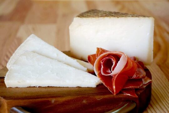 Guided Tour of Montesdeoca Cheese Factory with Cheese Tasting